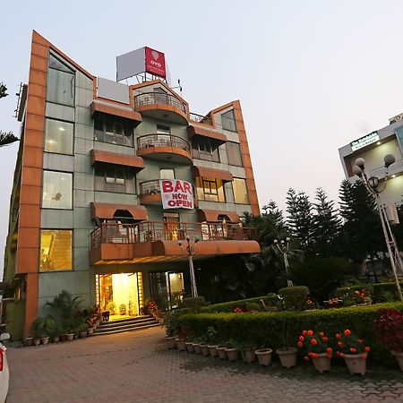 โอโย 10072 โฮเต็ล อมฤต รีเจนซี Hotel เดห์ราดุน ภายนอก รูปภาพ
