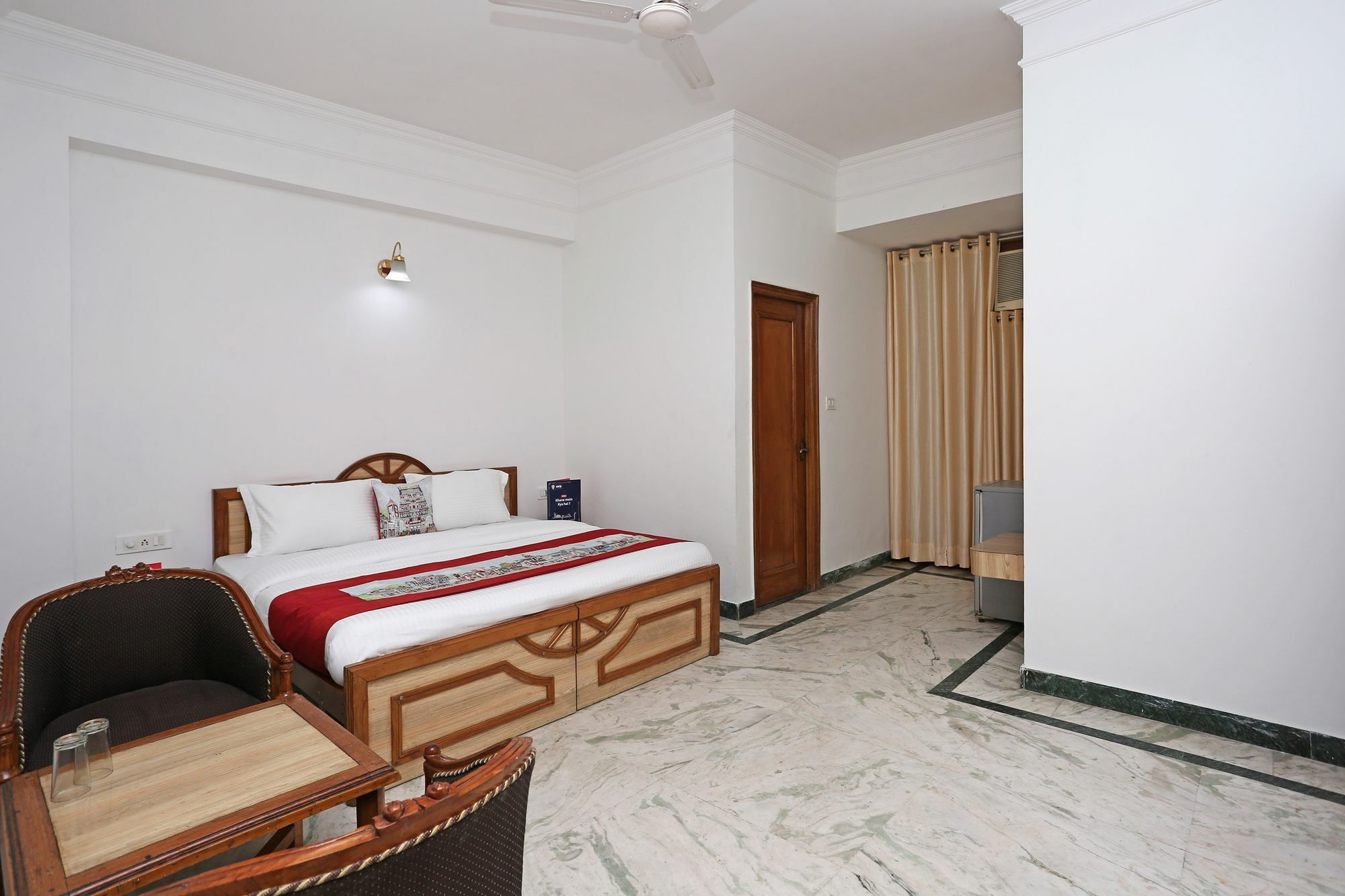 โอโย 10072 โฮเต็ล อมฤต รีเจนซี Hotel เดห์ราดุน ภายนอก รูปภาพ