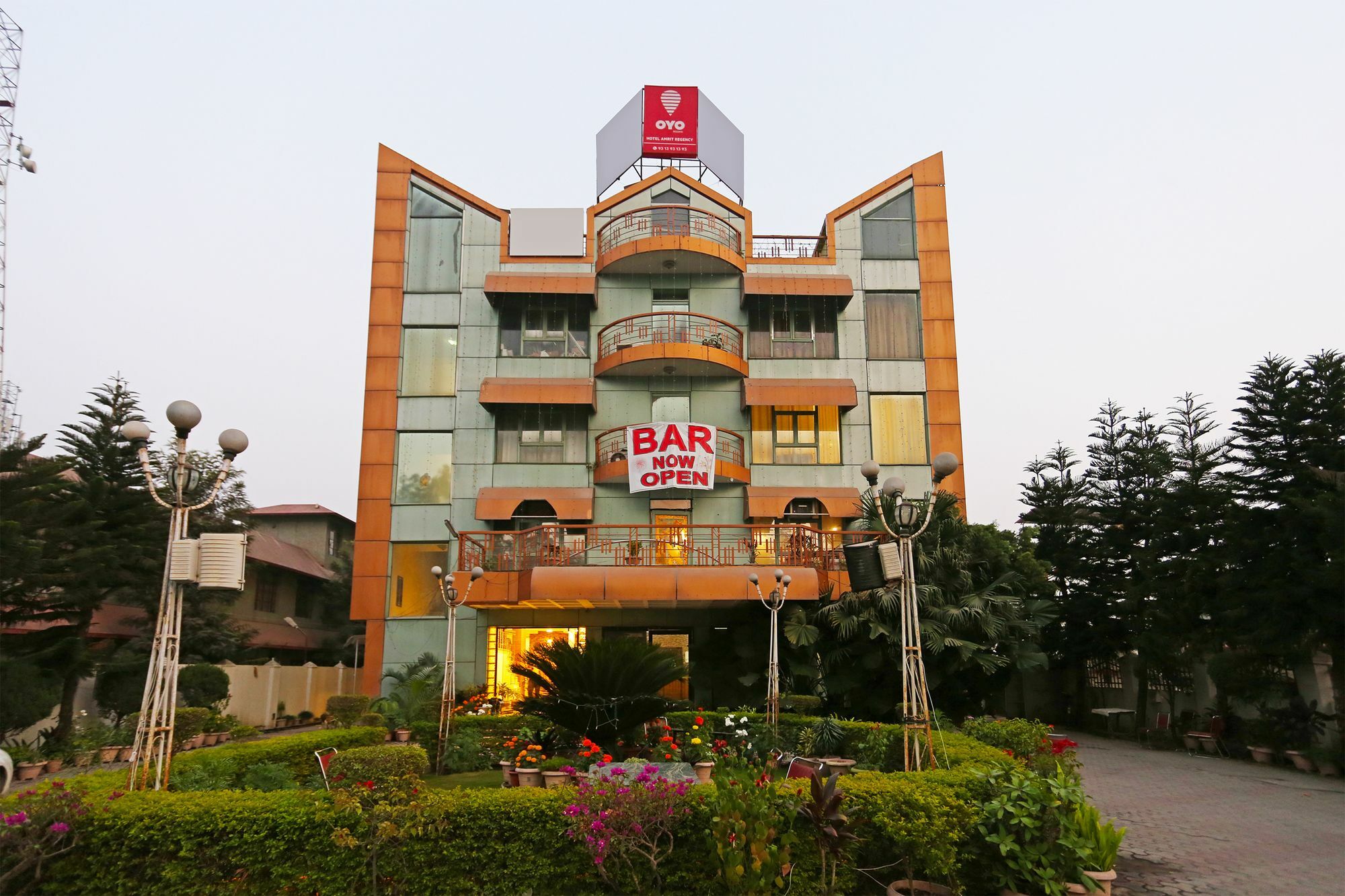 โอโย 10072 โฮเต็ล อมฤต รีเจนซี Hotel เดห์ราดุน ภายนอก รูปภาพ