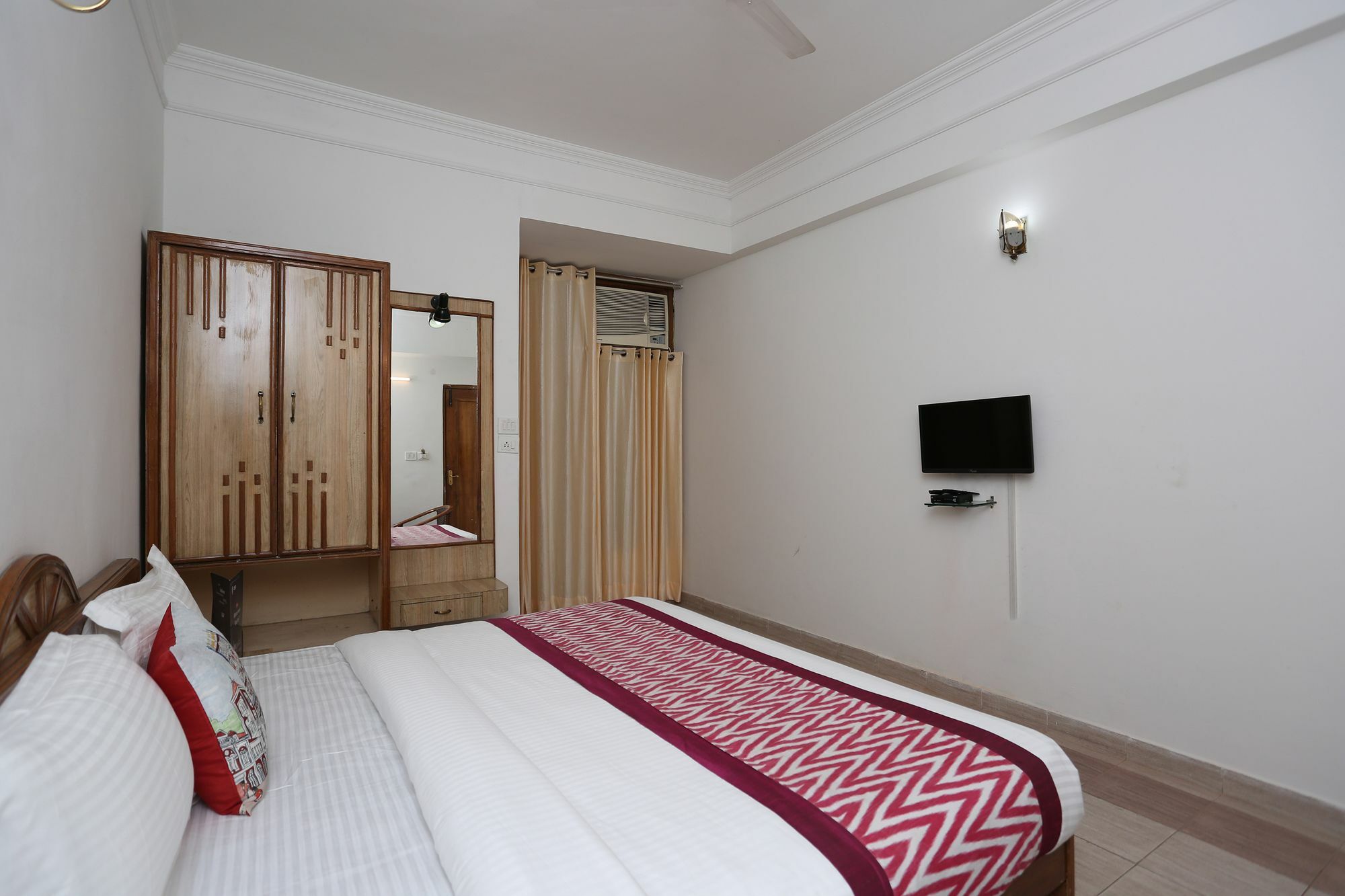 โอโย 10072 โฮเต็ล อมฤต รีเจนซี Hotel เดห์ราดุน ภายนอก รูปภาพ