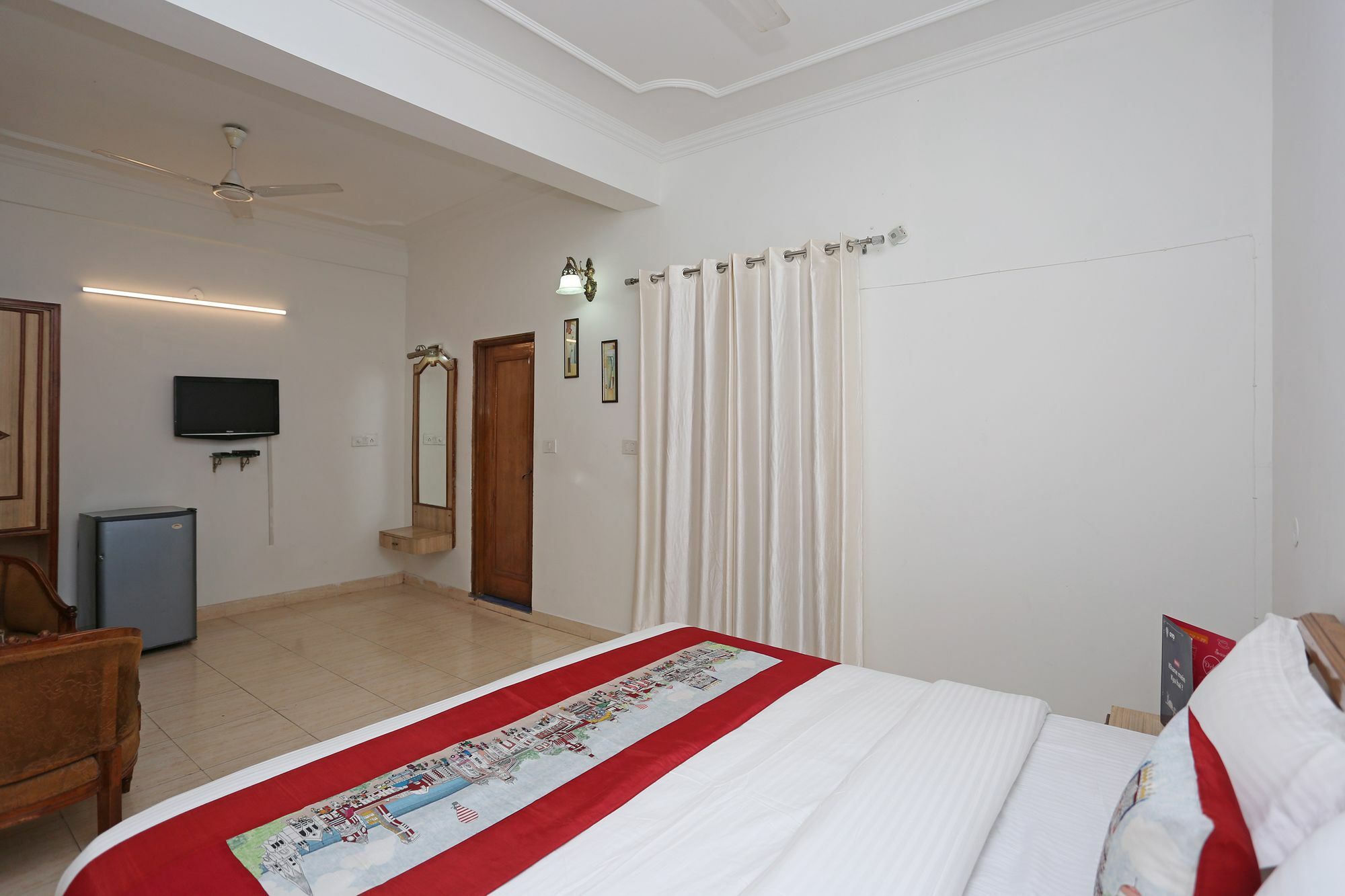 โอโย 10072 โฮเต็ล อมฤต รีเจนซี Hotel เดห์ราดุน ภายนอก รูปภาพ